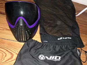 Schwarz/lila Maske von VIO