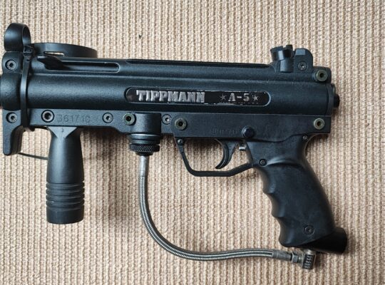 Tippmann A-5 mit Zubehör